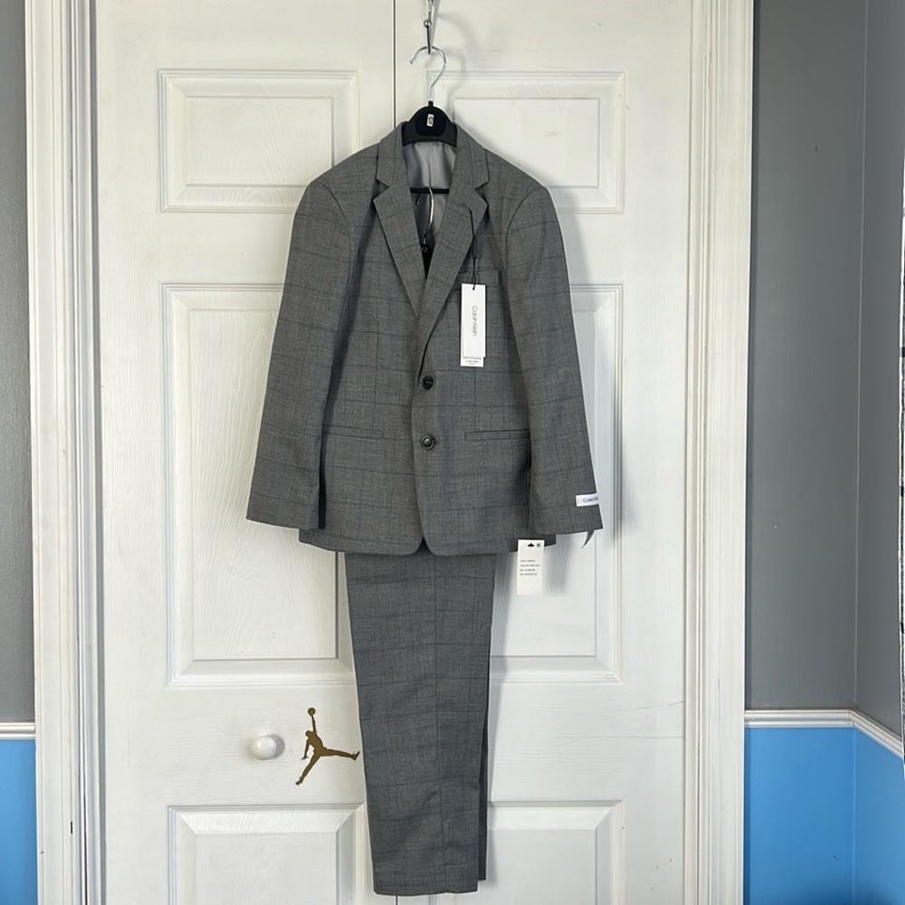New w/tags Boys Slimfit Calvin Klein suit size 12